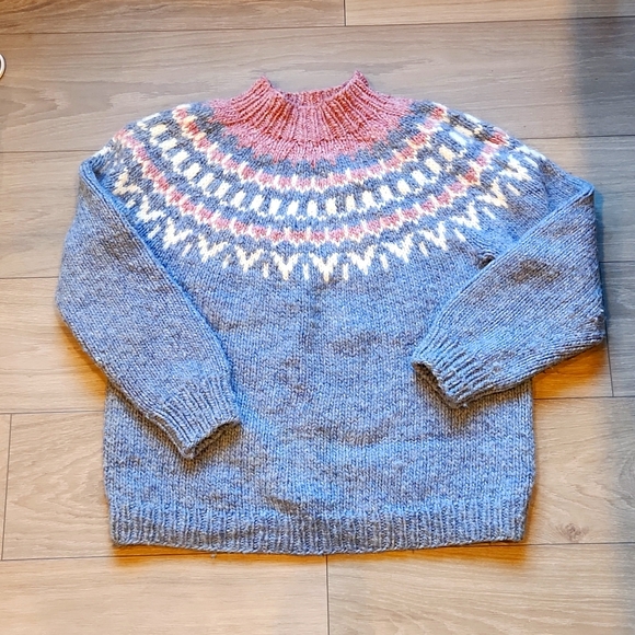 Handknit wool sweater - Picture 1 of 3
